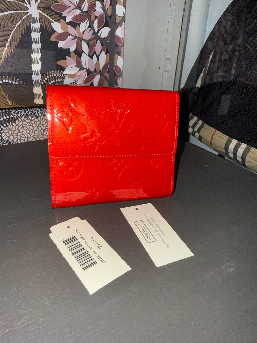 Louis Vuitton Glossy Red Vernis Double face Wallet with Monogram - Picture 2 of 5